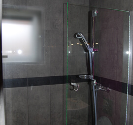 Panel prysznicowy w listwie z podświetleniem LED