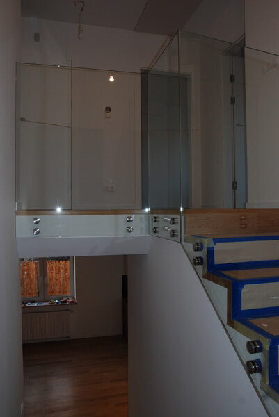 Balustrada szklana montaż punktowy