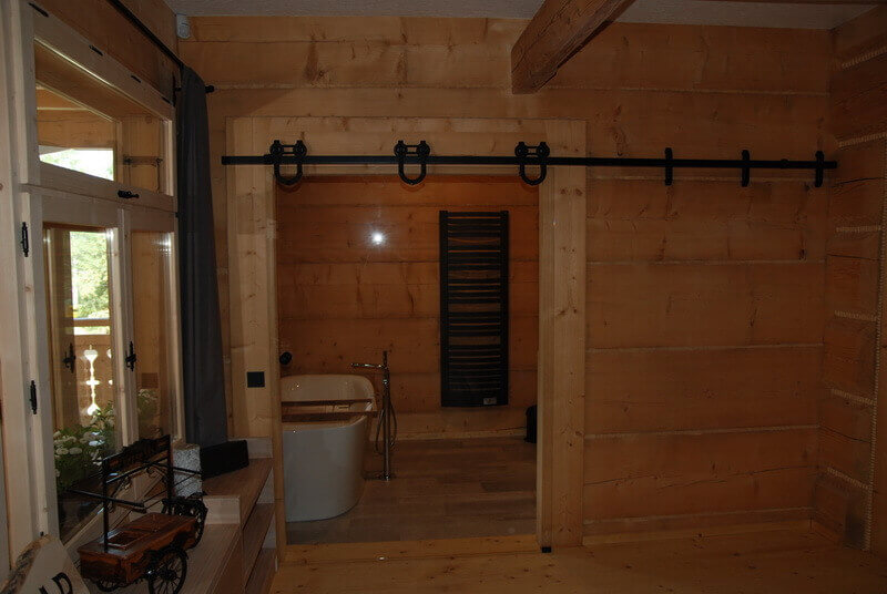 Drzwi szklane przesuwne - system rustyklany.