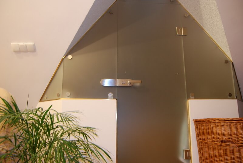 Drzwi szklane z zawiasami szkło-szkło i ściana-szkło