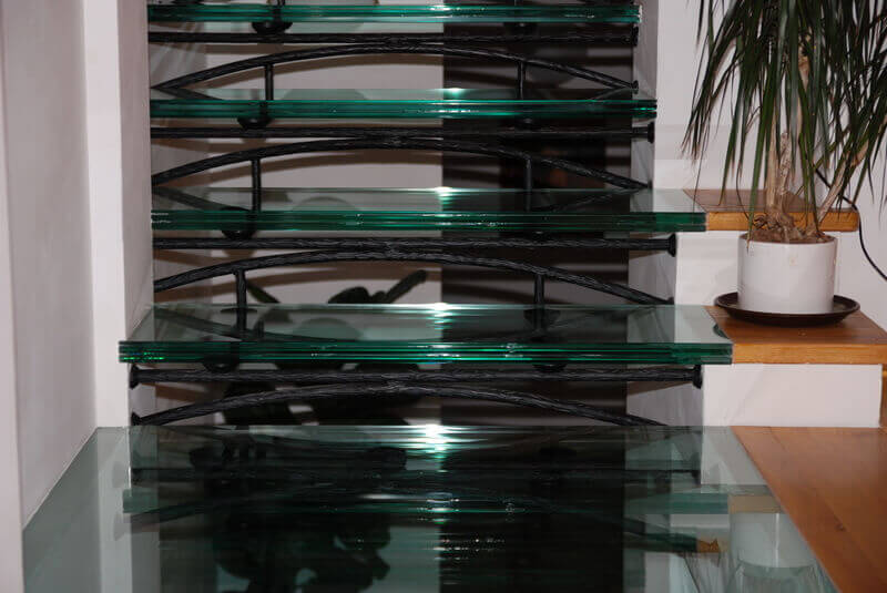 Schody szklane - konstrukcja kuta