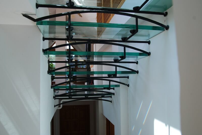 Schody szklane - podparcie punktowe